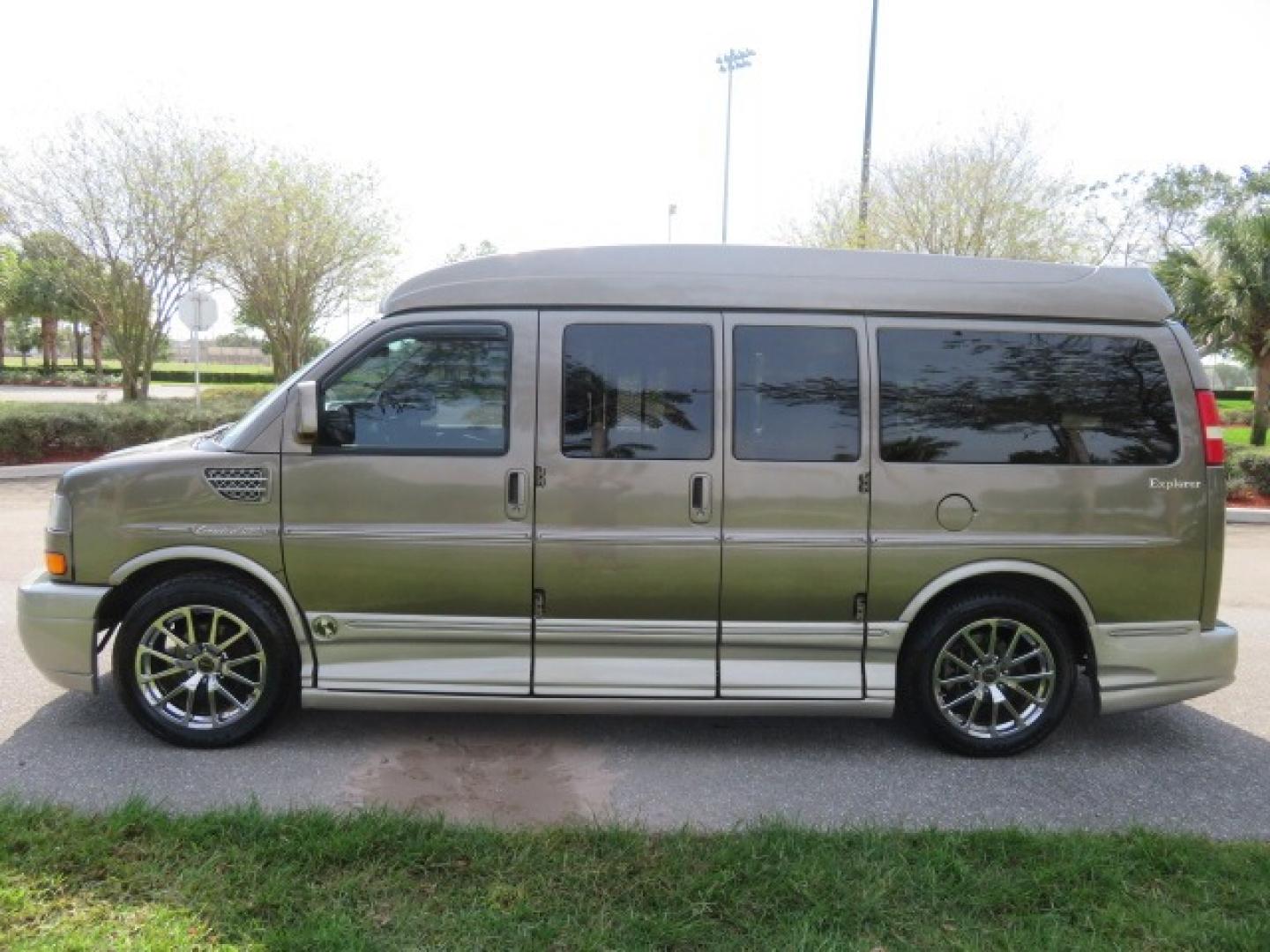 2013 /Beige Two Tone GMC Savana RV G1500 3LT (1GDS7DC45D1) with an 5.3L V8 OHV 16V engine, 4-Speed Automatic transmission, located at 4301 Oak Circle #19, Boca Raton, FL, 33431, (954) 561-2499, 26.388861, -80.084038 - You are looking at a Gorgeous 2013 GMC Savana 1500 High Top Conversion Van Explorer Limited SE Package Handicap Wheelchair Conversion Van with 72K Original Miles, Side Entry Braun Millennium Series Wheelchair Lift, Rubber Floor, Q-Straint Tie Down System, Navigation, Back Up Camera, Huge flat Screen - Photo#21